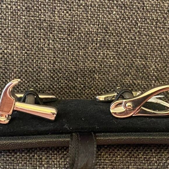 Hammer and Pliers Cufflinks - Picture 2 of 2